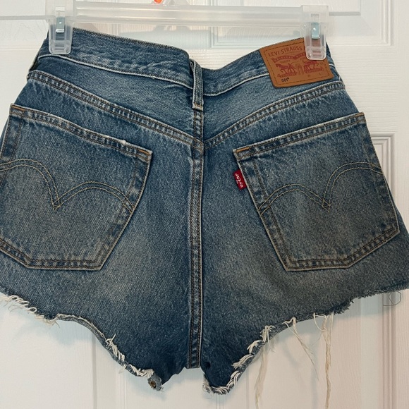 Levi Jean shorts - Picture 2 of 3